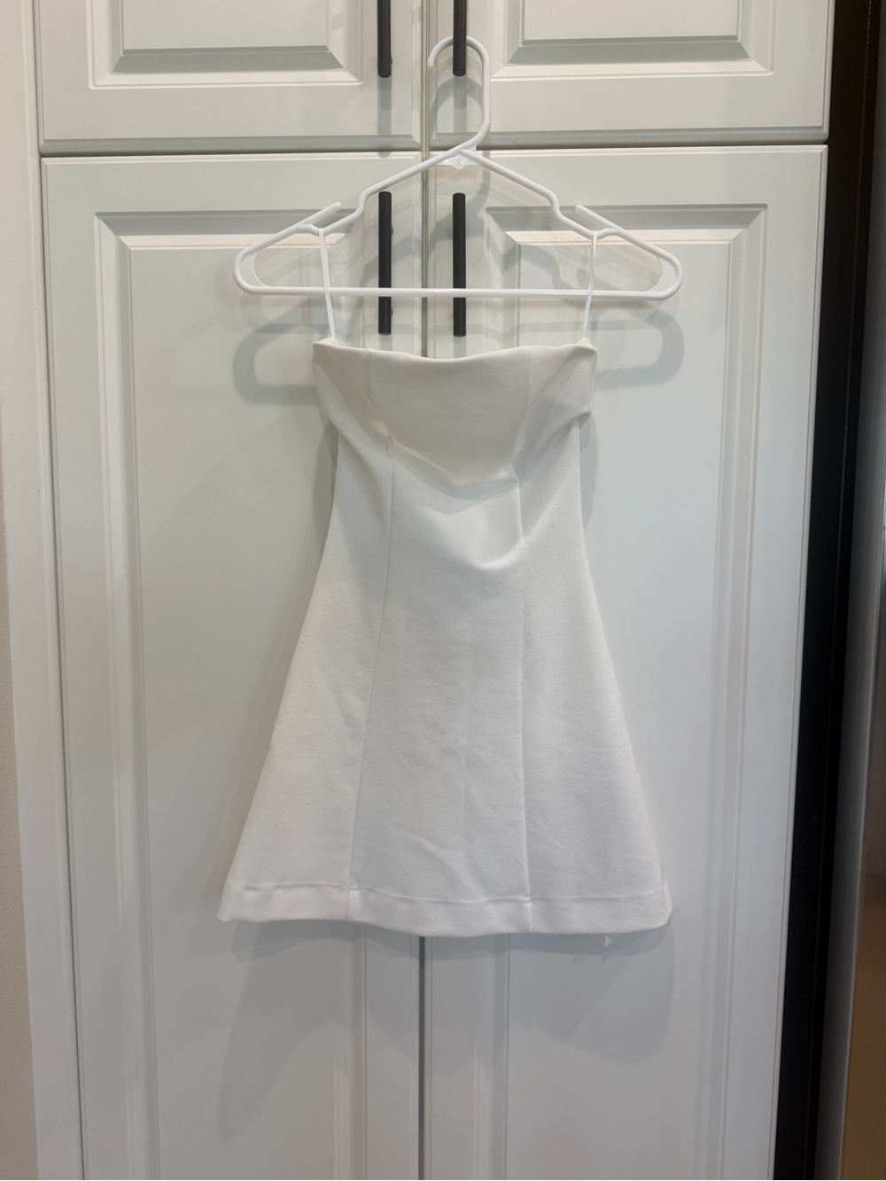 Miscreants white strapless crepe mini dress uk size 6 which is a us 2